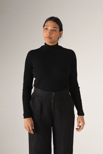 Essence Turtleneck - Black